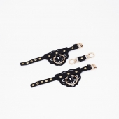 Черные кожаные наручники с клепками, кольцами и золотистой фурнитурой - Crazy Handmade - купить с доставкой в Дзержинске