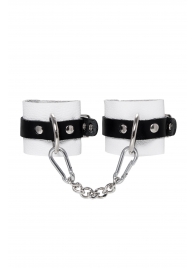 Бело-черные кожаные наручники с одним ремешком с люверсами - Pecado - купить с доставкой в Дзержинске