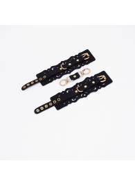 Черные кожаные наручники с узорами и золотистой фурнитурой - Crazy Handmade - купить с доставкой в Дзержинске